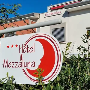 https://hotel-mezzaluna.hotelslidodijesolo.com